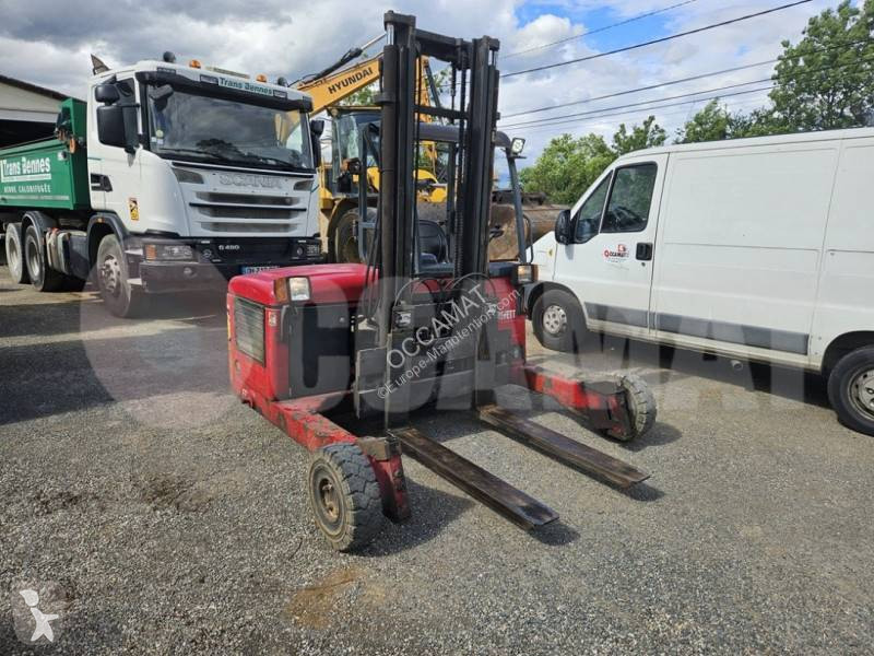 رافعة شوكية مع صاري قابل للسحب Moffett M4 20.3