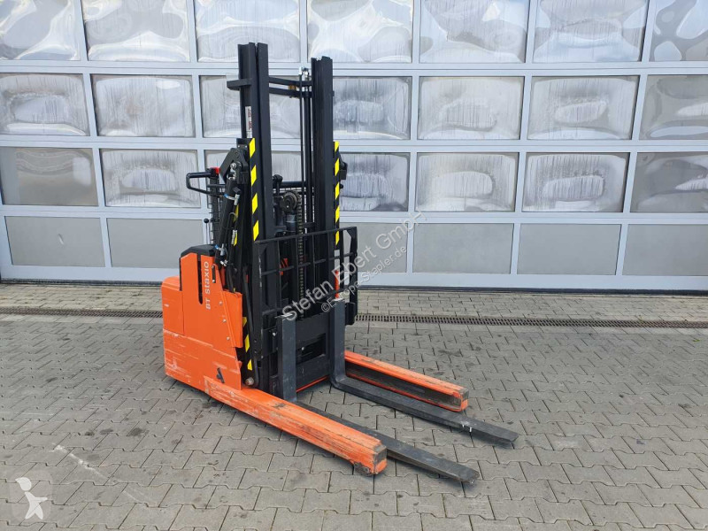 رافعة شوكية مع صاري قابل للسحب Toyota RWE 120 /...
