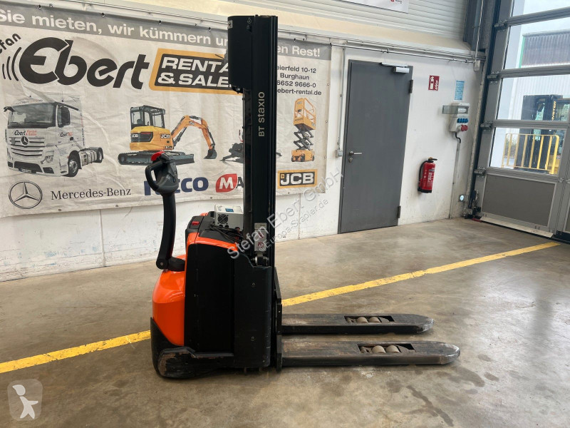 Gaffeltruck med stabler Toyota SWE 120L  / nur...