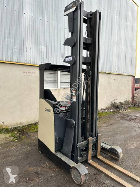 Chariot à mât rétractable Crown es4500