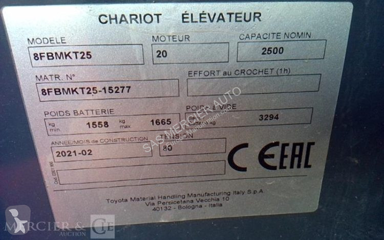 Chariot à mât rétractable Toyota