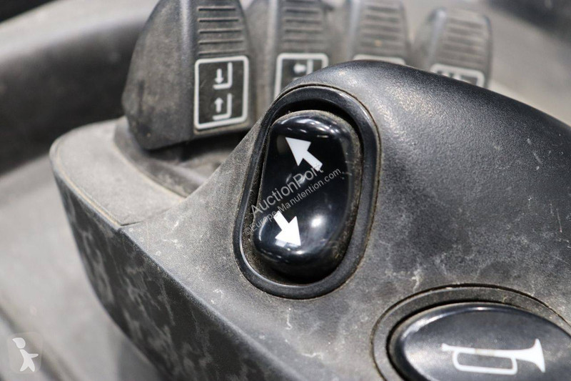 Chariot à mât rétractable Hyster R2.0