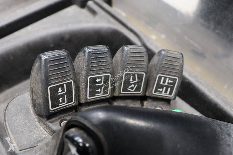 Chariot à mât rétractable Hyster R2.0