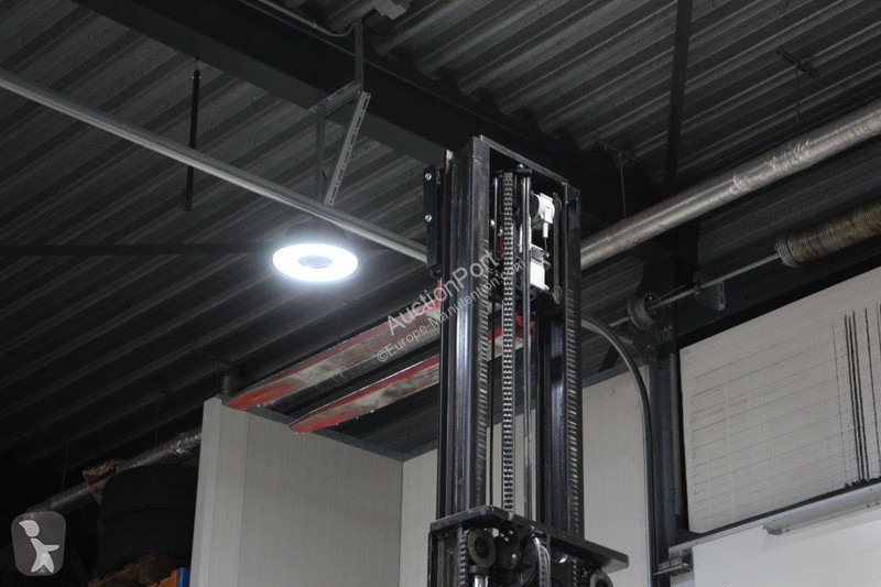 Chariot à mât rétractable Hyster R1.6