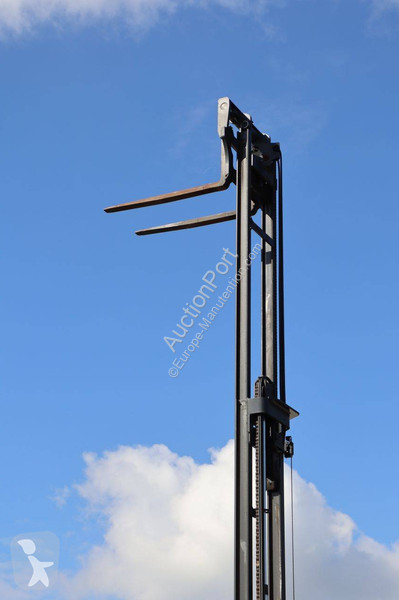 Stivuitor cu catarg retractabil  R14-01