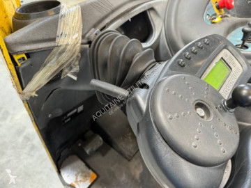 رافعة شوكية مع صاري قابل للسحب Hyster