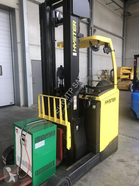 رافعة شوكية مع صاري قابل للسحب Hyster