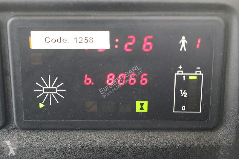رافعة شوكية مع صاري قابل للسحب Toyota