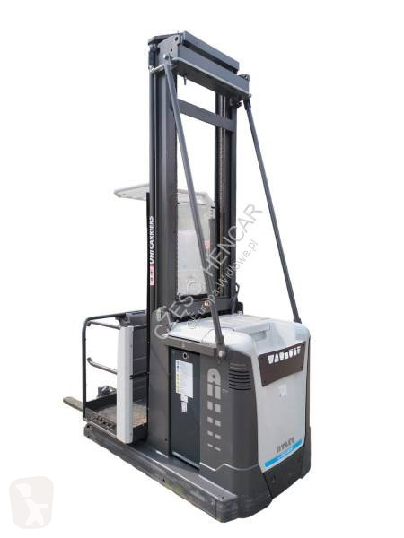 رافعة شوكية مع صاري قابل للسحب Unicarriers...