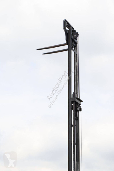 Carretilla retráctil  R14-01