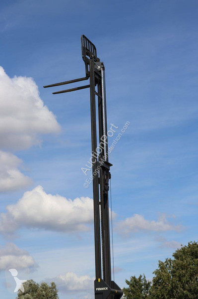 Stivuitor cu catarg retractabil  R14-01