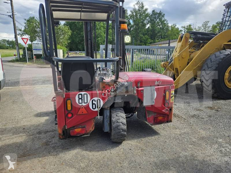 رافعة شوكية مع صاري قابل للسحب Moffett M4 20.3