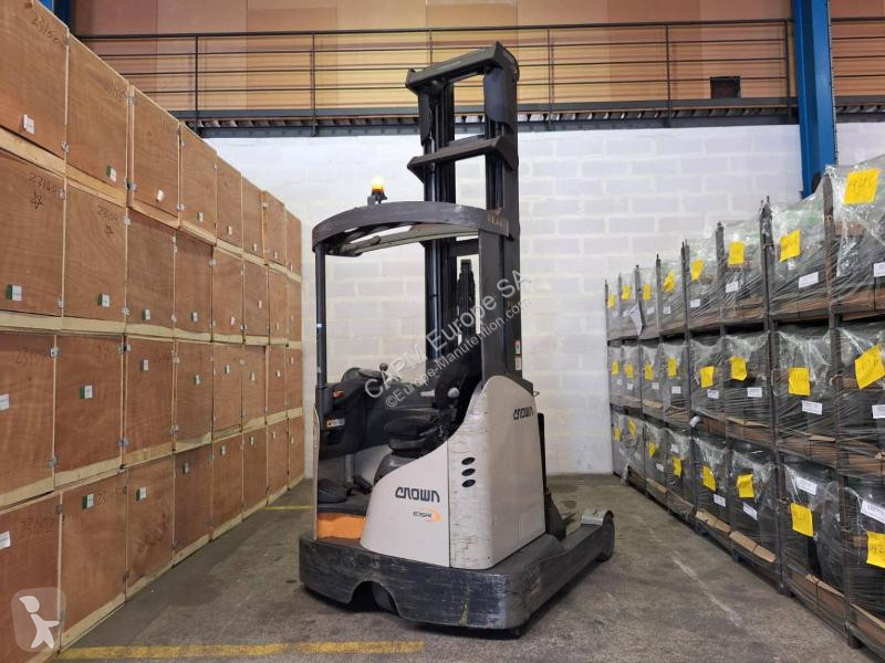 Stivuitor cu catarg retractabil Crown  ESR 5260