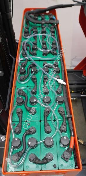 رافعة شوكية مع صاري قابل للسحب Linde  R 12 B 1120