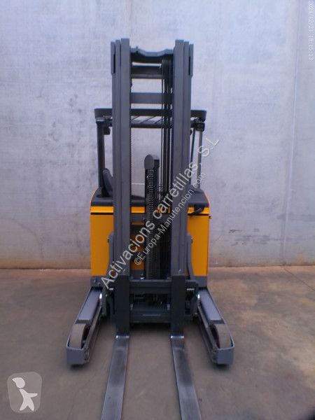 Carretilla retráctil Jungheinrich 620 DZ