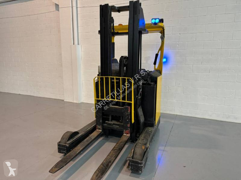رافعة شوكية مع صاري قابل للسحب Hyster R2.5