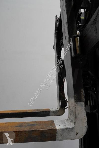 رافعة شوكية مع صاري قابل للسحب Linde  R 25 1120