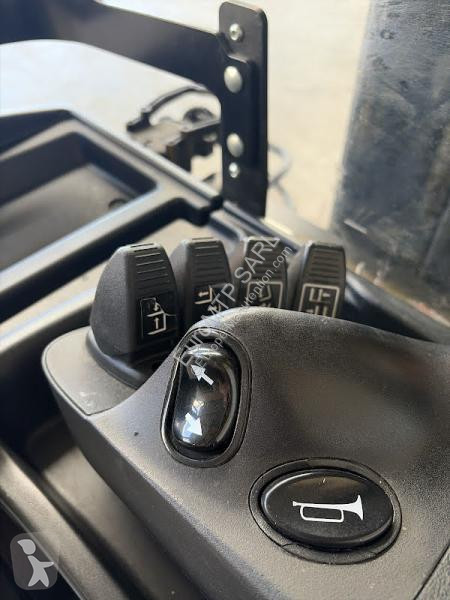 رافعة شوكية مع صاري قابل للسحب Hyster