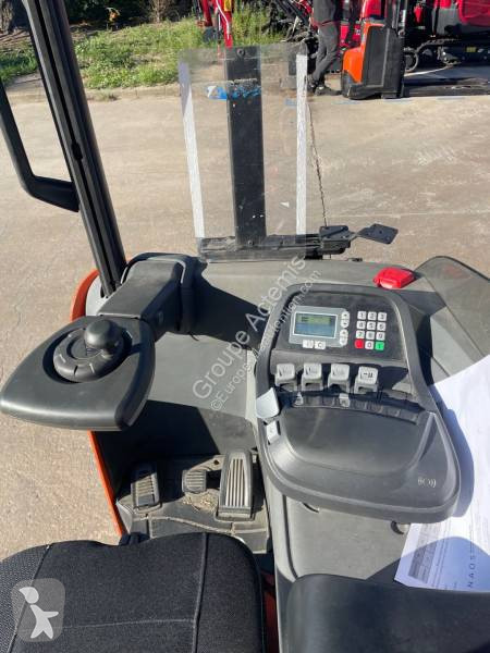 Chariot à mât rétractable BT RRE140