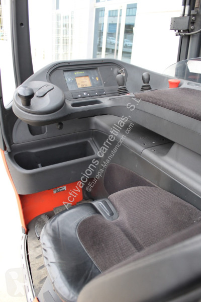 Chariot à mât rétractable Linde R 16