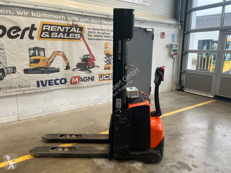 Gaffeltruck med stabler Toyota SWE 120L  / nur...