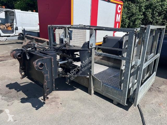 Chariot à mât rétractable Manitou 4 ROUES MOTRICES