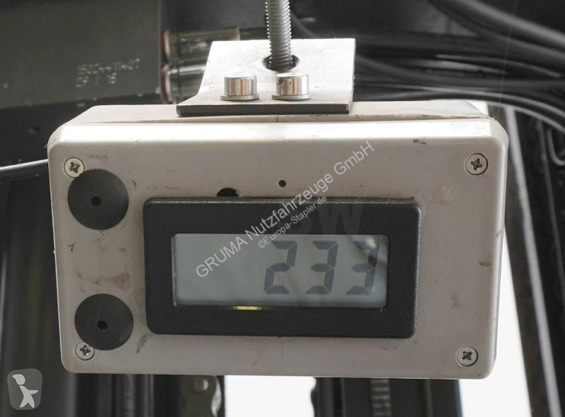 رافعة شوكية مع صاري قابل للسحب Linde  R 25 1120