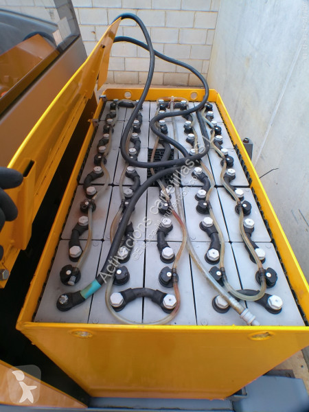 Chariot à mât rétractable Jungheinrich 830 DZ