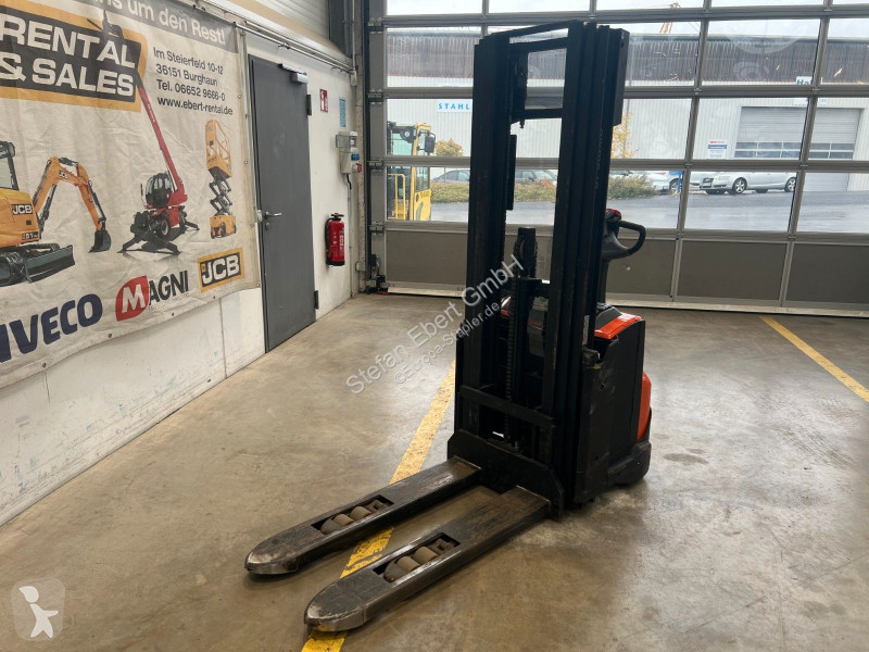 Gaffeltruck med stabler Toyota SWE 120L  / nur...