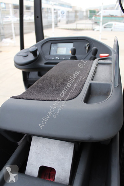 Chariot à mât rétractable Linde R16-01