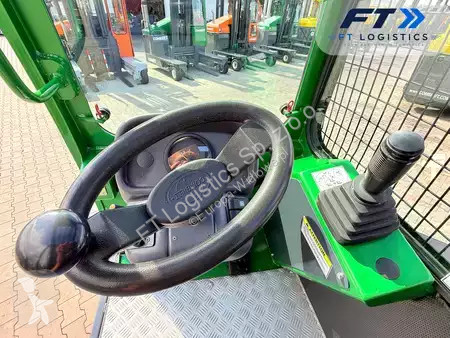 Stivuitor cu incarcare laterala Combilift