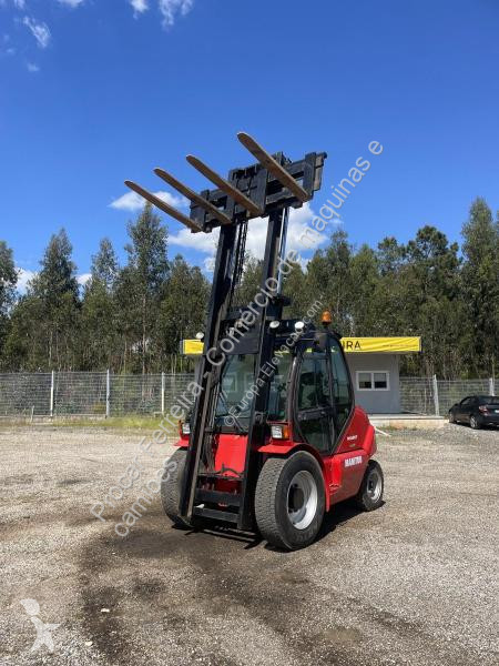 Empilhador com deslocamento lateral Manitou...