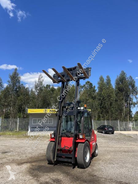 Empilhador com deslocamento lateral Manitou...