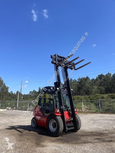 Empilhador com deslocamento lateral Manitou...