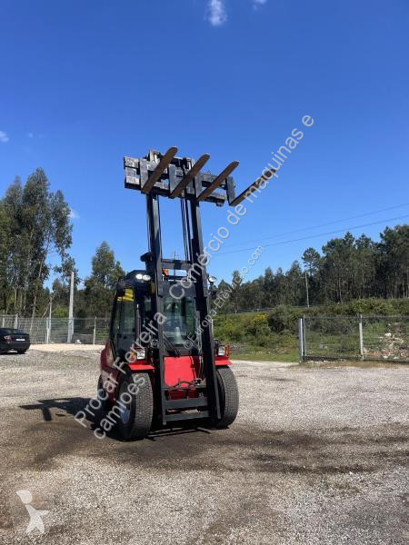 Empilhador com deslocamento lateral Manitou...