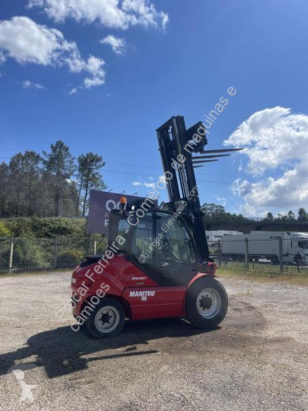 Empilhador com deslocamento lateral Manitou...