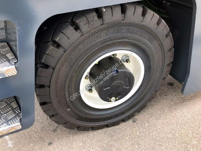 Страничен товарач Combilift C5000 FWSL
