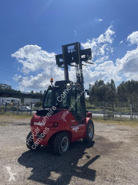 Empilhador com deslocamento lateral Manitou...