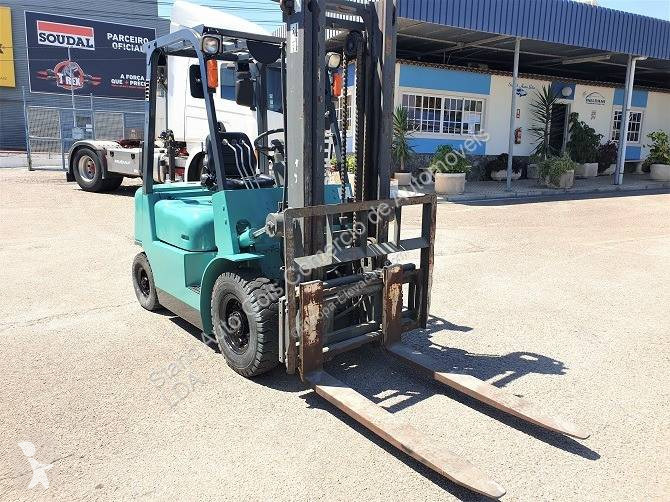 Empilhador com deslocamento lateral  FDD25