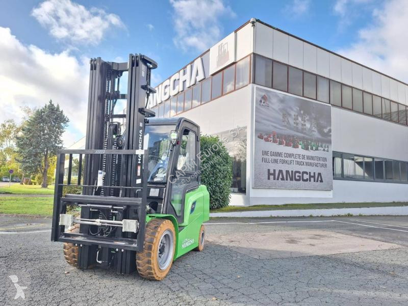 Teleskopický manipulátor Hangcha AE30-I