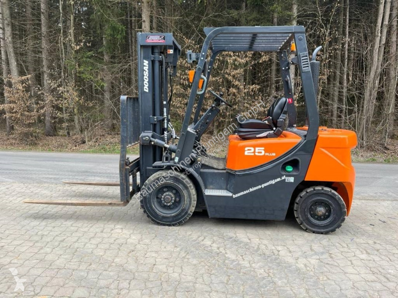 رافعة شوكية Doosan D 25 GP