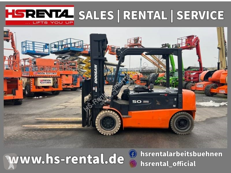 Teleskopický manipulátor Doosan B50X5 5T 6m...