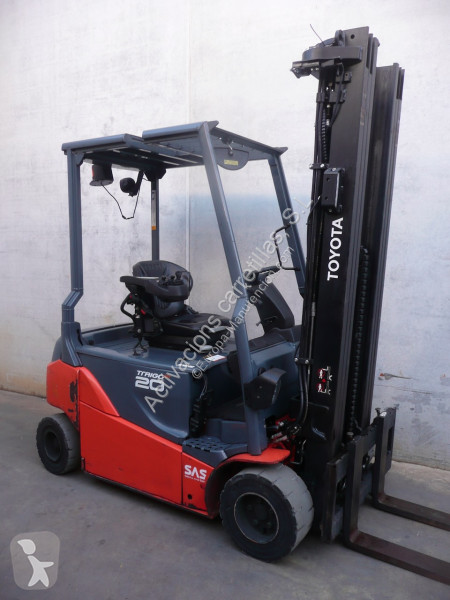 Teleskopický manipulátor Toyota 8FBM20T