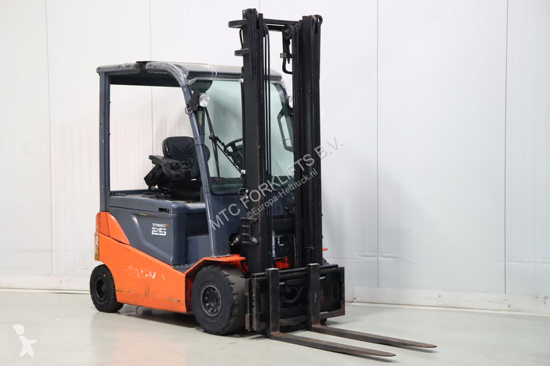 Teleskopický manipulátor Toyota 8FBMKT25