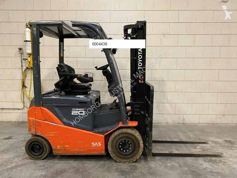 Teleskopický manipulátor Toyota 2 ton Traigo 20...