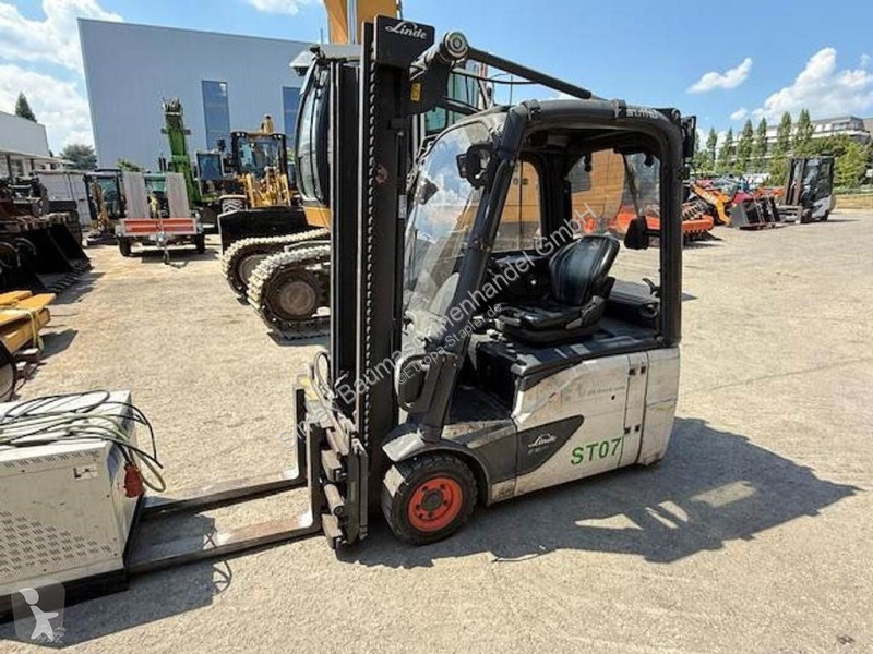 Teleskopický manipulátor Linde E16-02