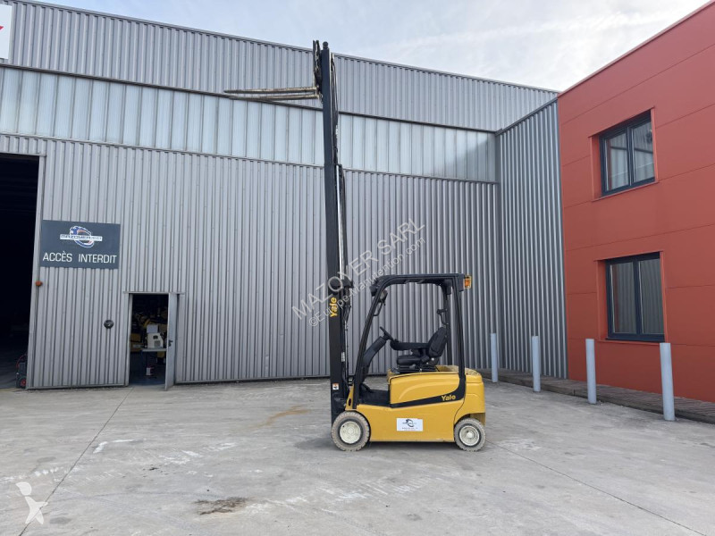 Chariot élévateur Yale ERP18VF