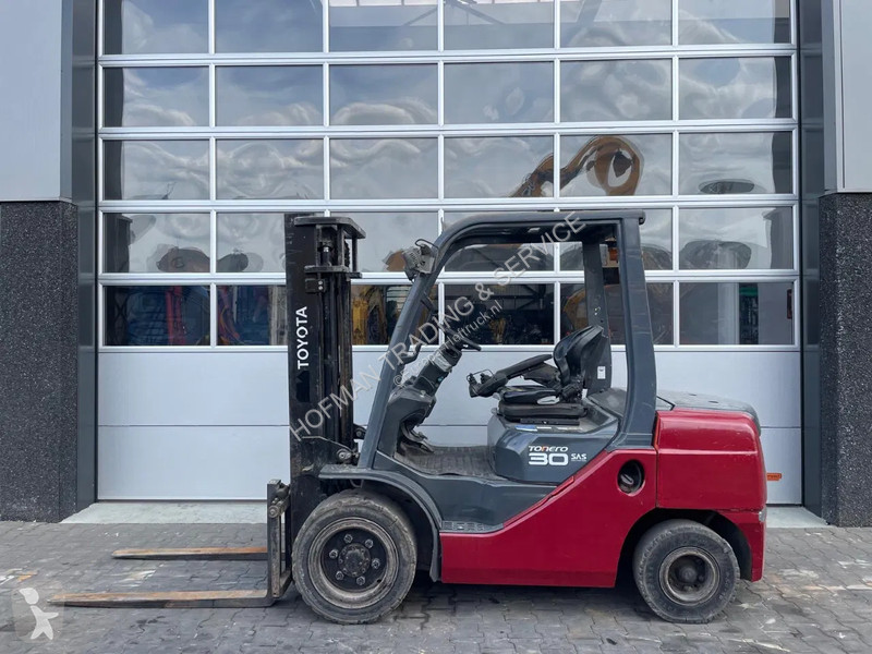 Teleskopický manipulátor Toyota 02-8DF30