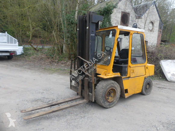 Teleskopický manipulátor Caterpillar