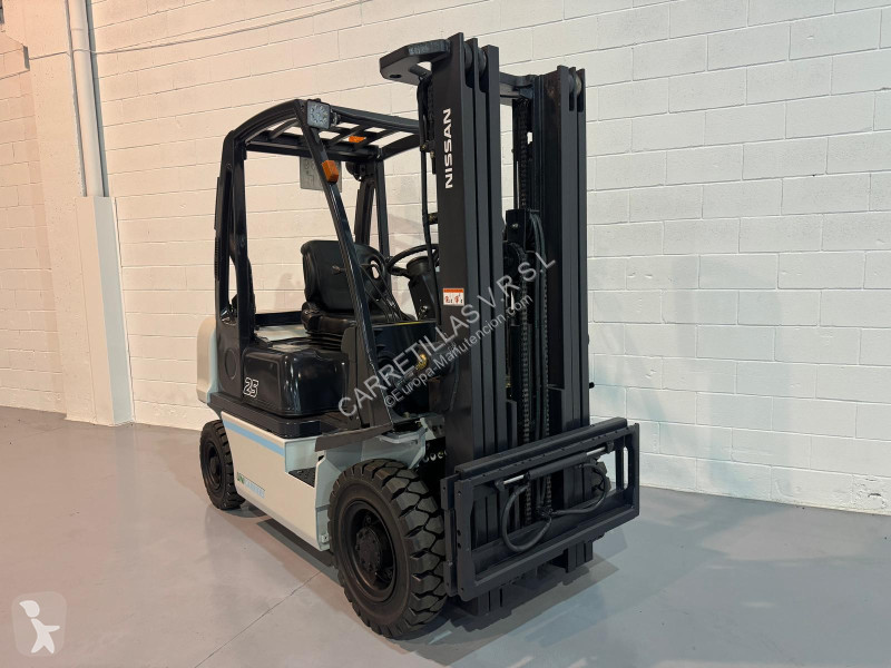رافعة شوكية Nissan FD02A25Q